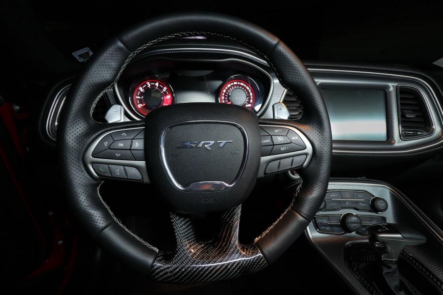 Панель приборов Dodge Challenger SRT Hellcat by Vilner 2020 года  (фото 21 из 27)